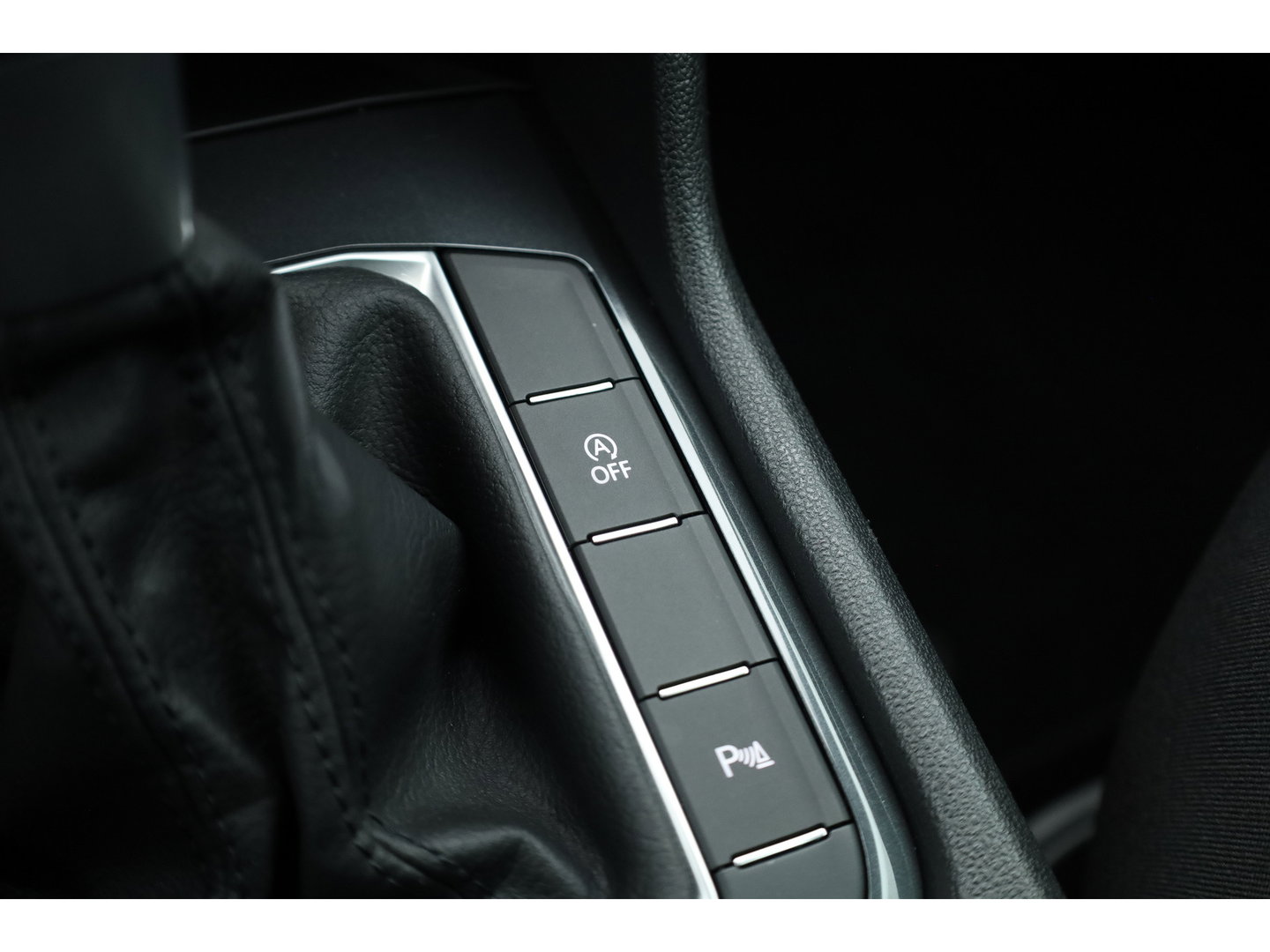 Volkswagen Tiguan 1.5 TSI Life Business | Rijklaar! | Adapt. Cruise | Trekhaak | Navi | PDC V+A | Apple CarPlay | Stoel- Stuurverw.