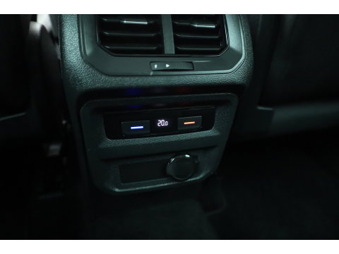 Volkswagen Tiguan 1.5 TSI Life Business | Rijklaar! | Adapt. Cruise | Trekhaak | Navi | PDC V+A | Apple CarPlay | Stoel- Stuurverw.