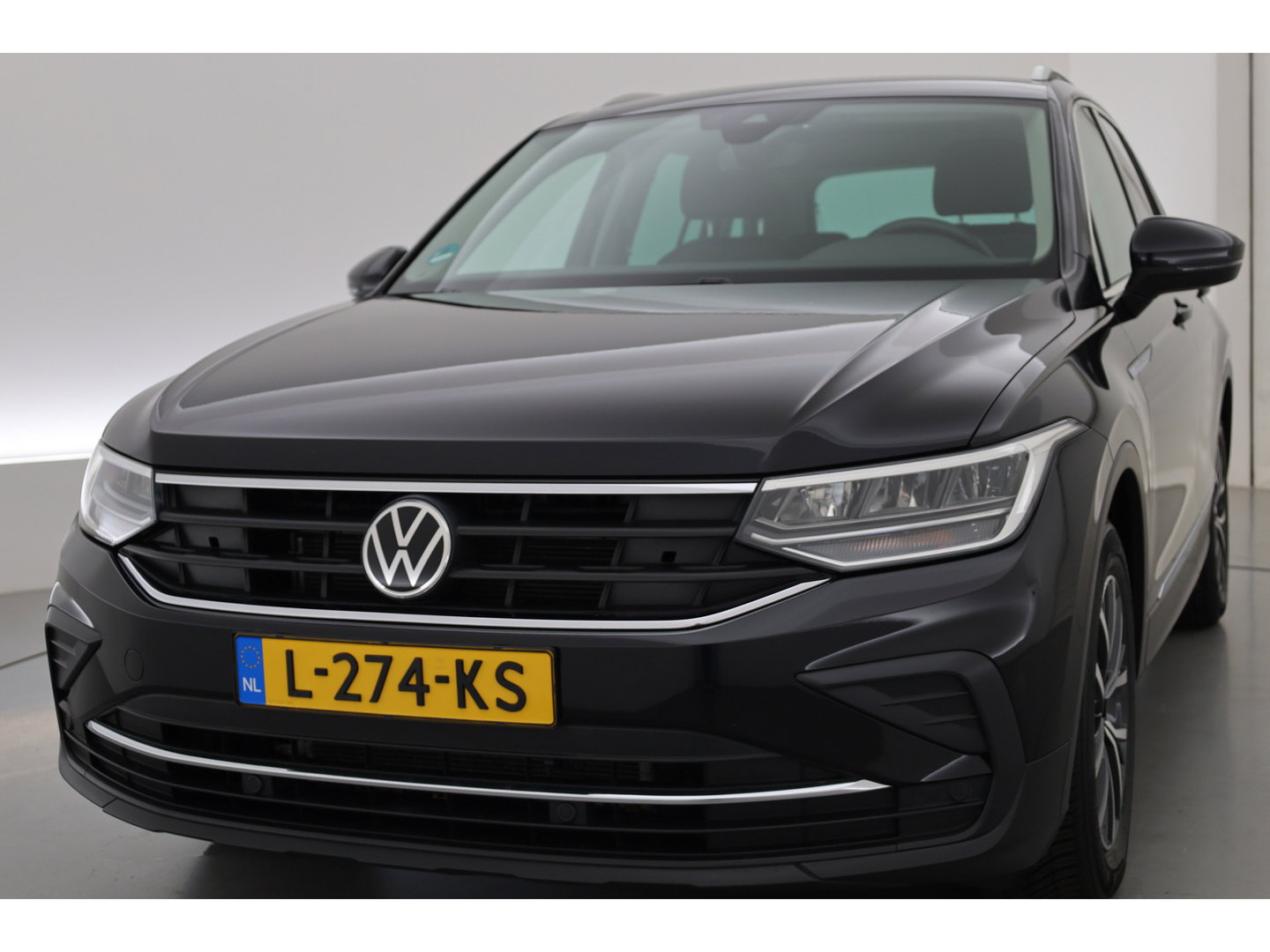 Volkswagen Tiguan 1.5 TSI Life Business | Rijklaar! | Adapt. Cruise | Trekhaak | Navi | PDC V+A | Apple CarPlay | Stoel- Stuurverw.