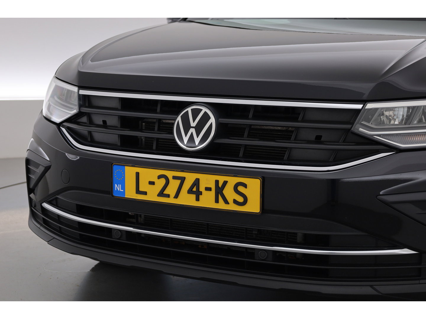 Volkswagen Tiguan 1.5 TSI Life Business | Rijklaar! | Adapt. Cruise | Trekhaak | Navi | PDC V+A | Apple CarPlay | Stoel- Stuurverw.