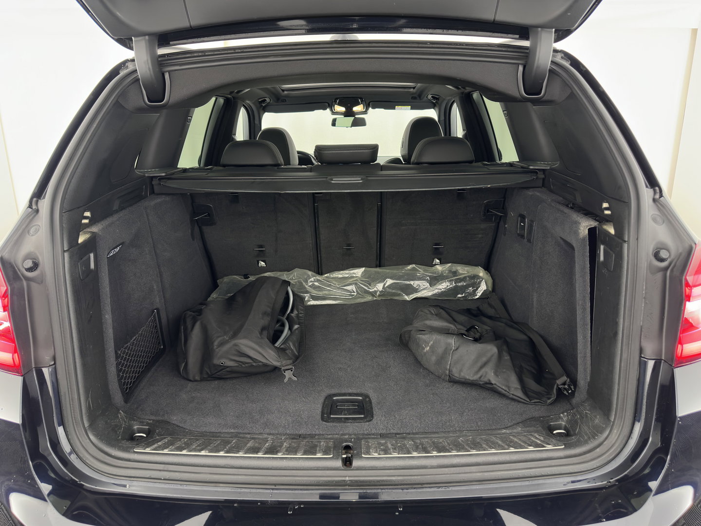 BMW iX3 High Executive 80 kWh [3-Fase-11kW] {SoH-99%} (INCL-BTW) Aut. *PANO | LEATHER | HARMAN/KARDON | ADAPTIVE-CRUISE | FULL-LED | BLINDSPOT | MEMORY-PACK | DIGI-COCKPIT | HEATED-SPORTSEATS | KEYLESS | CAMERA | DAB+ | TOWBAR | HEAD-UP | 20''AL