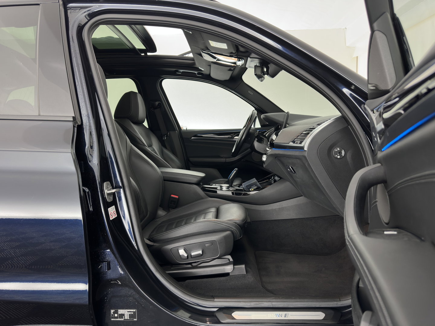 BMW iX3 High Executive 80 kWh [3-Fase-11kW] {SoH-99%} (INCL-BTW) Aut. *PANO | LEATHER | HARMAN/KARDON | ADAPTIVE-CRUISE | FULL-LED | BLINDSPOT | MEMORY-PACK | DIGI-COCKPIT | HEATED-SPORTSEATS | KEYLESS | CAMERA | DAB+ | TOWBAR | HEAD-UP | 20''AL