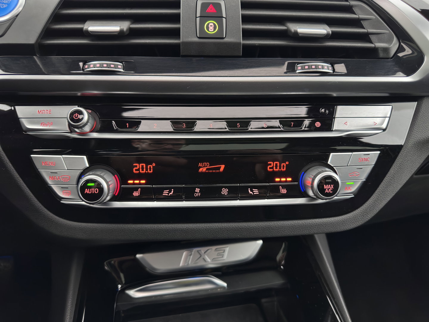 BMW iX3 High Executive 80 kWh [3-Fase-11kW] {SoH-99%} (INCL-BTW) Aut. *PANO | LEATHER | HARMAN/KARDON | ADAPTIVE-CRUISE | FULL-LED | BLINDSPOT | MEMORY-PACK | DIGI-COCKPIT | HEATED-SPORTSEATS | KEYLESS | CAMERA | DAB+ | TOWBAR | HEAD-UP | 20''AL