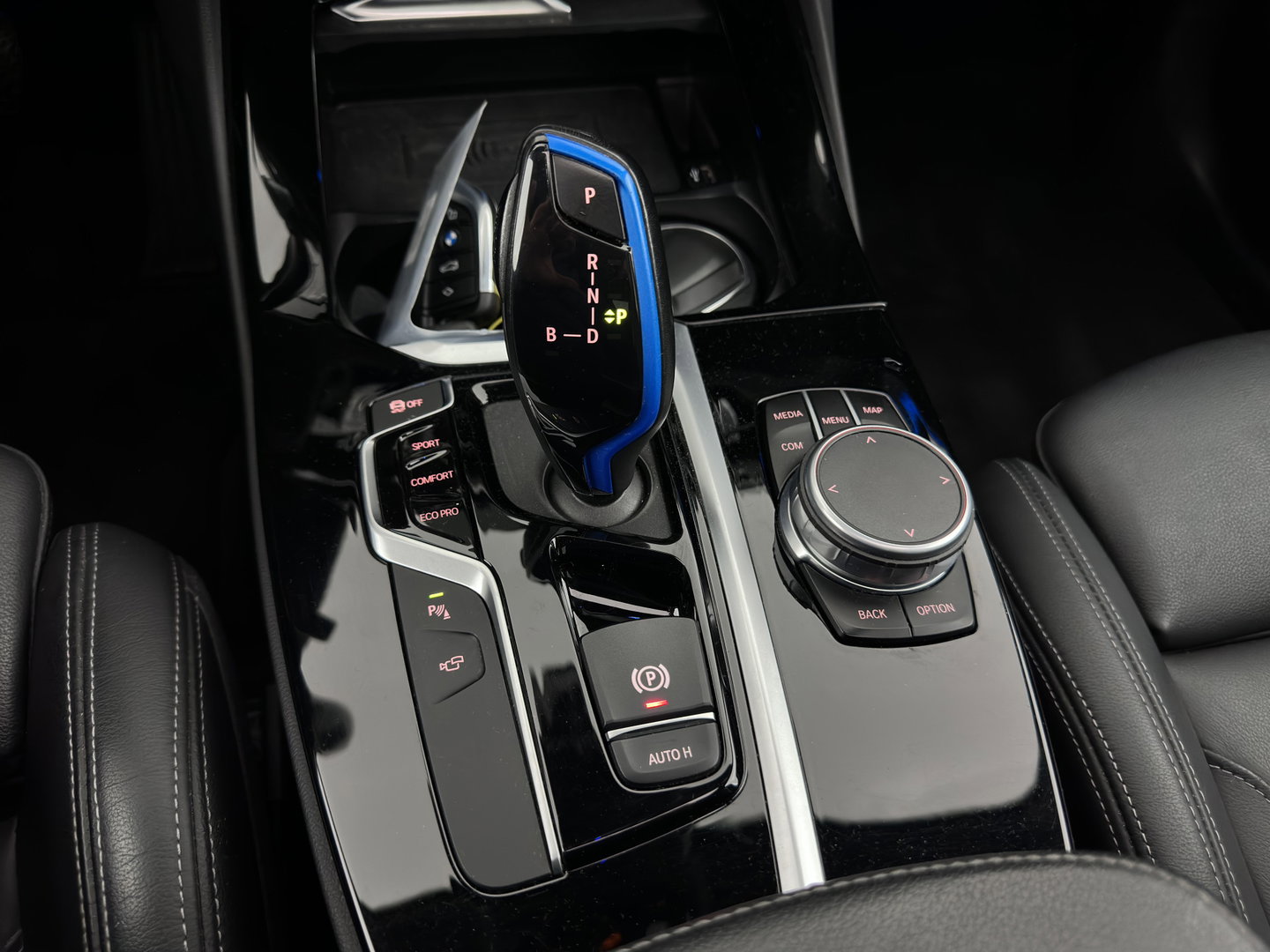 BMW iX3 High Executive 80 kWh [3-Fase-11kW] {SoH-99%} (INCL-BTW) Aut. *PANO | LEATHER | HARMAN/KARDON | ADAPTIVE-CRUISE | FULL-LED | BLINDSPOT | MEMORY-PACK | DIGI-COCKPIT | HEATED-SPORTSEATS | KEYLESS | CAMERA | DAB+ | TOWBAR | HEAD-UP | 20''AL