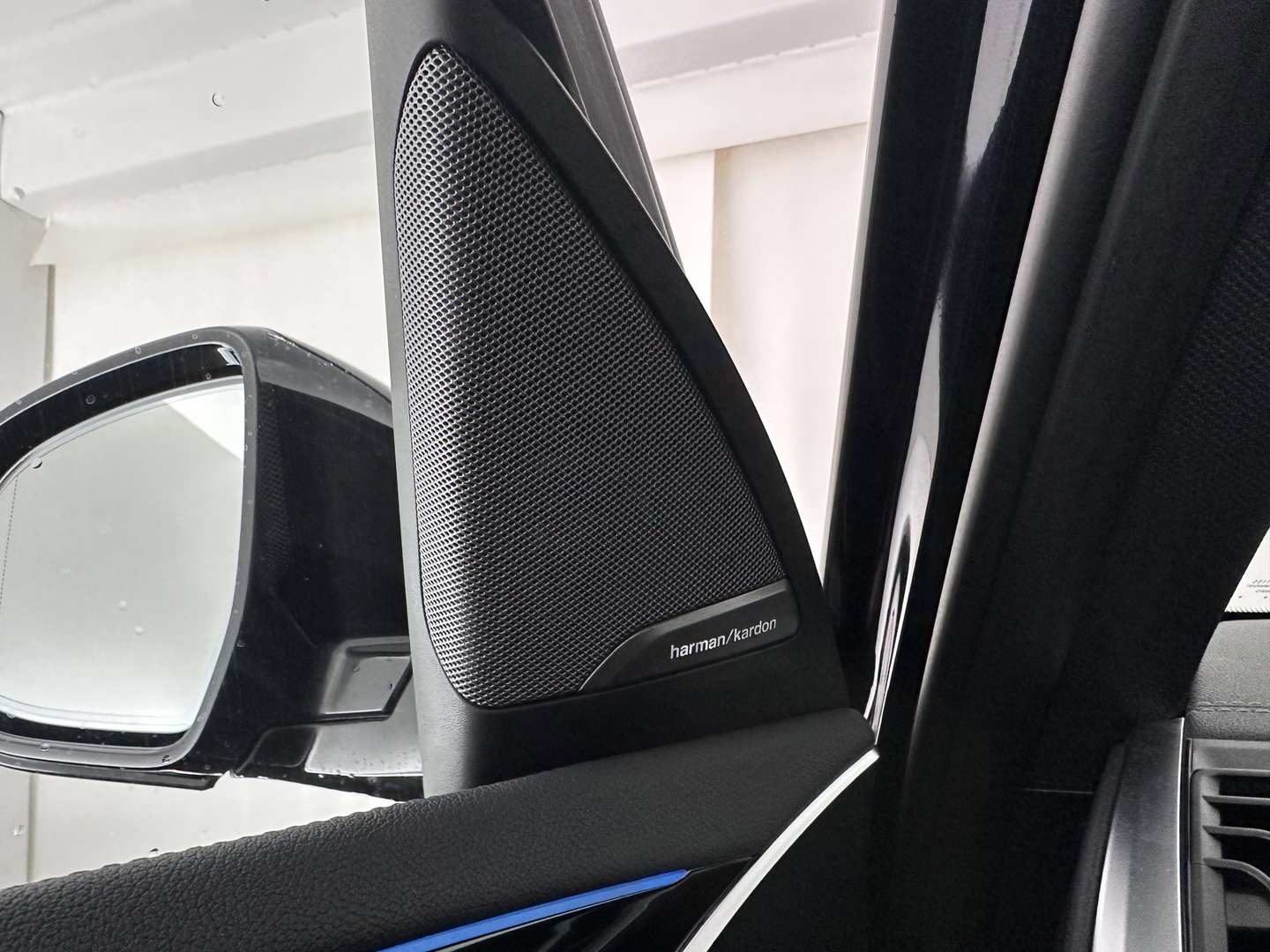 BMW iX3 High Executive 80 kWh [3-Fase-11kW] {SoH-99%} (INCL-BTW) Aut. *PANO | LEATHER | HARMAN/KARDON | ADAPTIVE-CRUISE | FULL-LED | BLINDSPOT | MEMORY-PACK | DIGI-COCKPIT | HEATED-SPORTSEATS | KEYLESS | CAMERA | DAB+ | TOWBAR | HEAD-UP | 20''AL
