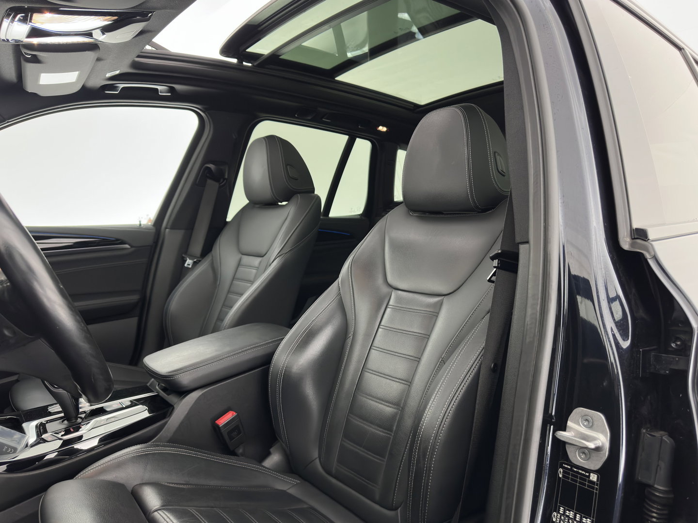 BMW iX3 High Executive 80 kWh [3-Fase-11kW] {SoH-99%} (INCL-BTW) Aut. *PANO | LEATHER | HARMAN/KARDON | ADAPTIVE-CRUISE | FULL-LED | BLINDSPOT | MEMORY-PACK | DIGI-COCKPIT | HEATED-SPORTSEATS | KEYLESS | CAMERA | DAB+ | TOWBAR | HEAD-UP | 20''AL