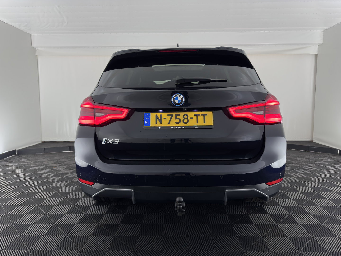 BMW iX3 High Executive 80 kWh [3-Fase-11kW] {SoH-99%} (INCL-BTW) Aut. *PANO | LEATHER | HARMAN/KARDON | ADAPTIVE-CRUISE | FULL-LED | BLINDSPOT | MEMORY-PACK | DIGI-COCKPIT | HEATED-SPORTSEATS | KEYLESS | CAMERA | DAB+ | TOWBAR | HEAD-UP | 20''AL