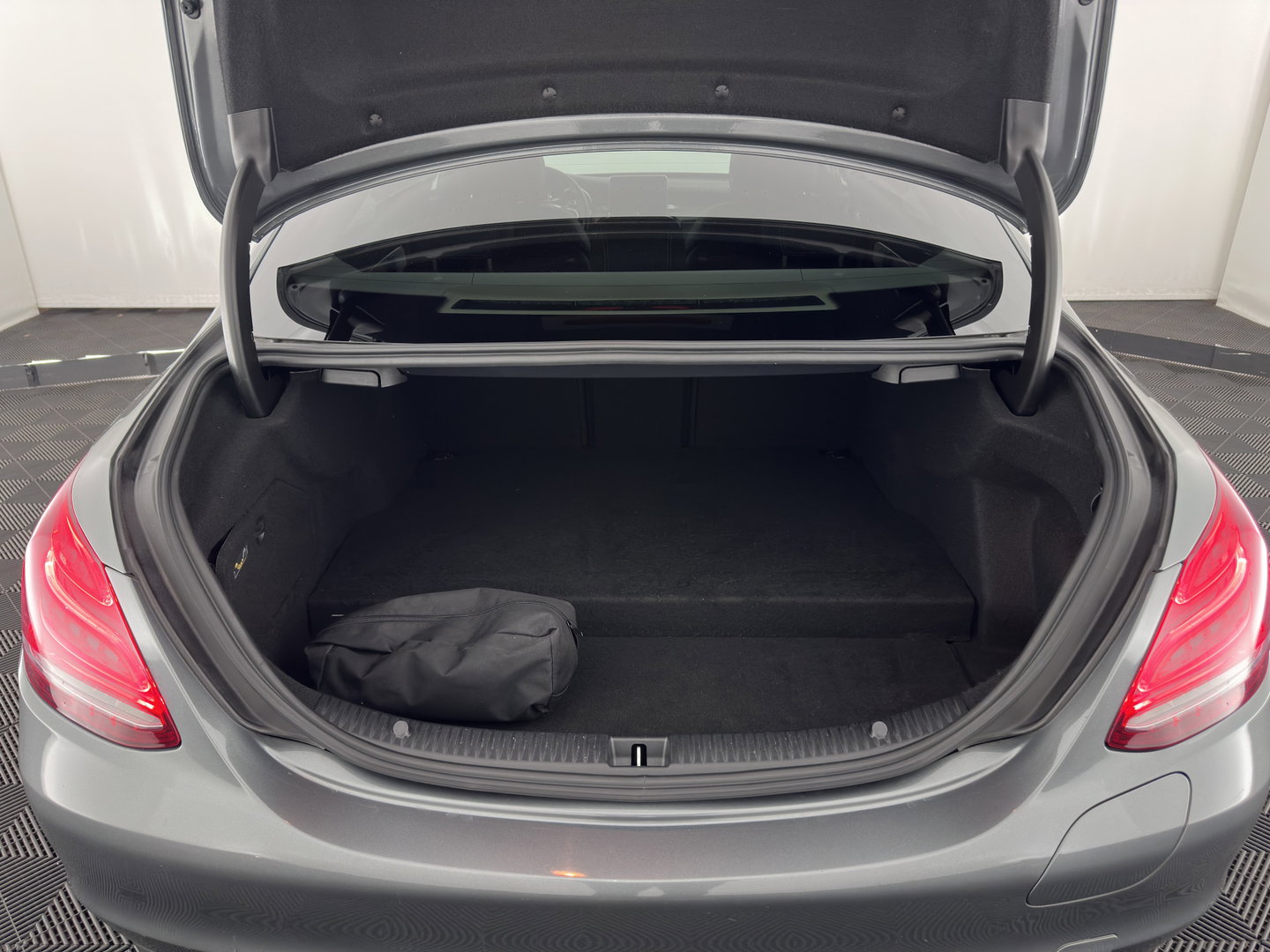 Mercedes-Benz C-Klasse 350 e Lease Edition (Plug-in) Aut. *FULL-LED | SPORTSEATS | NAVI-FULLMAP | AMBIENT-LIGHT | AIRMATIC | PRIVACY-GLASS | ECC | PDC | CRUISE | 17''ALU*