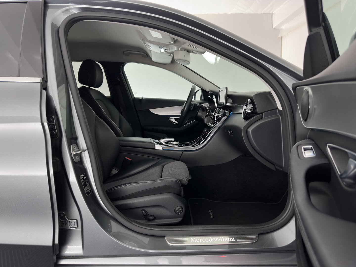 Mercedes-Benz C-Klasse 350 e Lease Edition (Plug-in) Aut. *FULL-LED | SPORTSEATS | NAVI-FULLMAP | AMBIENT-LIGHT | AIRMATIC | PRIVACY-GLASS | ECC | PDC | CRUISE | 17''ALU*