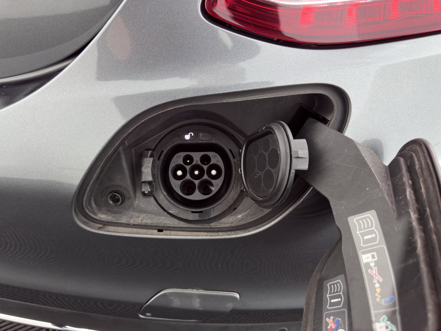 Mercedes-Benz C-Klasse 350 e Lease Edition (Plug-in) Aut. *FULL-LED | SPORTSEATS | NAVI-FULLMAP | AMBIENT-LIGHT | AIRMATIC | PRIVACY-GLASS | ECC | PDC | CRUISE | 17''ALU*