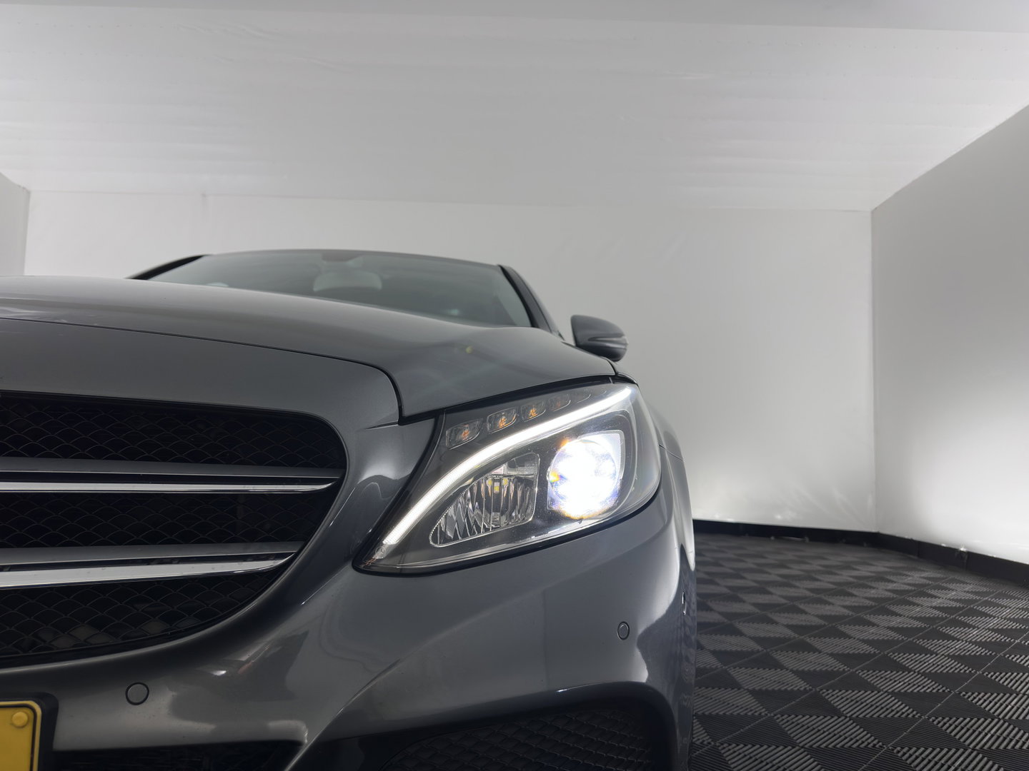 Mercedes-Benz C-Klasse 350 e Lease Edition (Plug-in) Aut. *FULL-LED | SPORTSEATS | NAVI-FULLMAP | AMBIENT-LIGHT | AIRMATIC | PRIVACY-GLASS | ECC | PDC | CRUISE | 17''ALU*