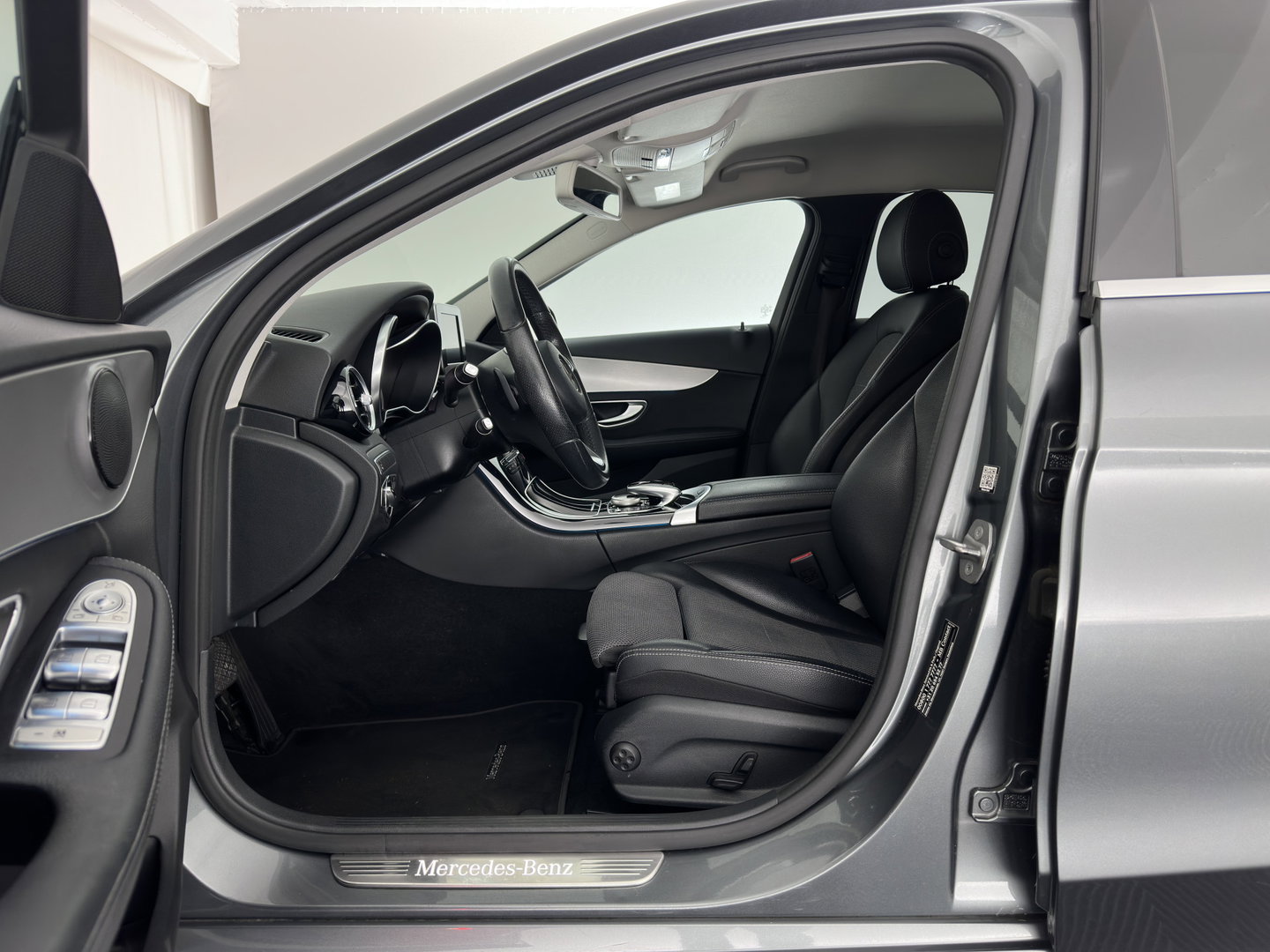 Mercedes-Benz C-Klasse 350 e Lease Edition (Plug-in) Aut. *FULL-LED | SPORTSEATS | NAVI-FULLMAP | AMBIENT-LIGHT | AIRMATIC | PRIVACY-GLASS | ECC | PDC | CRUISE | 17''ALU*