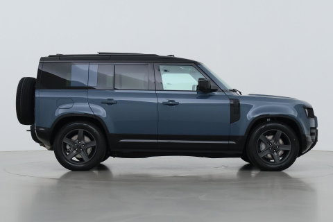 Land Rover Defender 110 P300e X-Dynamic SE | FACELIFT | Luchtvering | ClearSight | Black Pack | Panoramadak | Trekhaak | 360° Camera | Koelbox | ACC