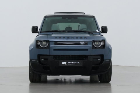 Land Rover Defender 110 P300e X-Dynamic SE | FACELIFT | Luchtvering | ClearSight | Black Pack | Panoramadak | Trekhaak | 360° Camera | Koelbox | ACC