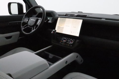 Land Rover Defender 110 P300e X-Dynamic SE | FACELIFT | Luchtvering | ClearSight | Black Pack | Panoramadak | Trekhaak | 360° Camera | Koelbox | ACC