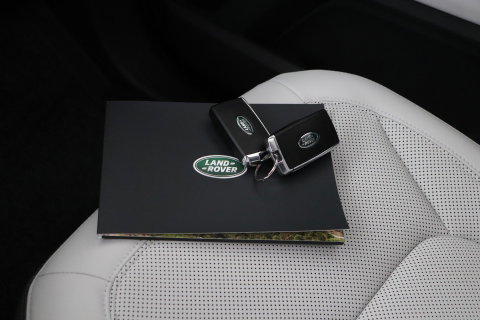 Land Rover Defender 110 P300e X-Dynamic SE | FACELIFT | Luchtvering | ClearSight | Black Pack | Panoramadak | Trekhaak | 360° Camera | Koelbox | ACC