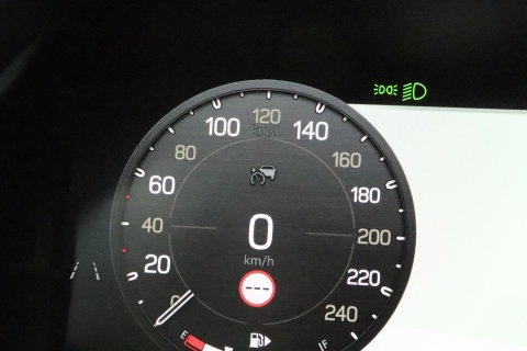 Land Rover Defender 110 P300e X-Dynamic SE | FACELIFT | Luchtvering | ClearSight | Black Pack | Panoramadak | Trekhaak | 360° Camera | Koelbox | ACC