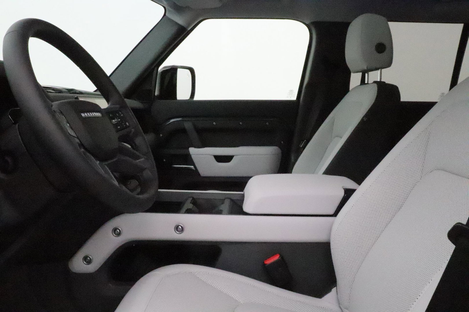 Land Rover Defender 110 P300e X-Dynamic SE | FACELIFT | Luchtvering | ClearSight | Black Pack | Panoramadak | Trekhaak | 360° Camera | Koelbox | ACC