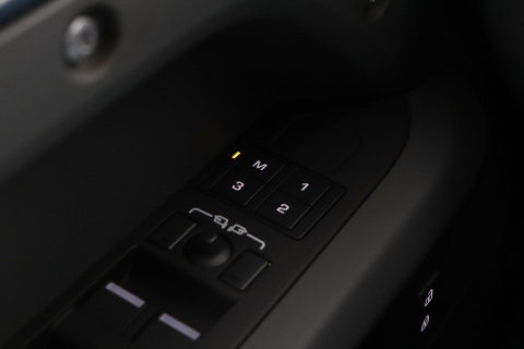 Land Rover Defender 110 P300e X-Dynamic SE | FACELIFT | Luchtvering | ClearSight | Black Pack | Panoramadak | Trekhaak | 360° Camera | Koelbox | ACC