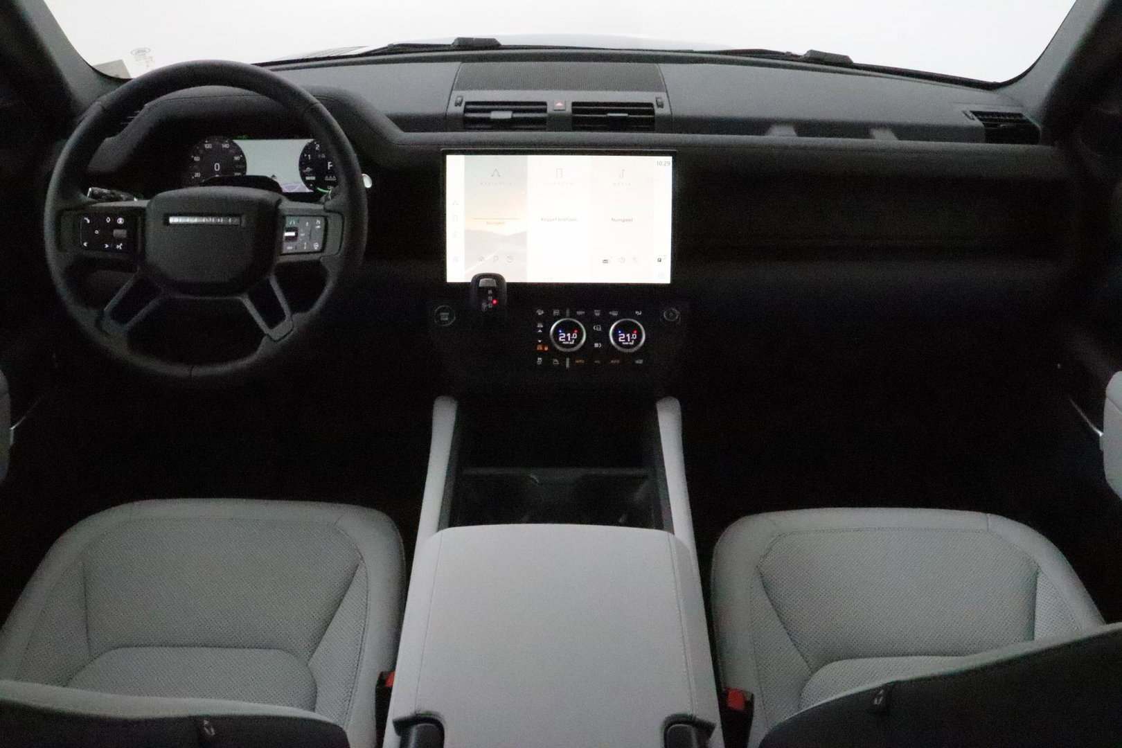 Land Rover Defender 110 P300e X-Dynamic SE | FACELIFT | Luchtvering | ClearSight | Black Pack | Panoramadak | Trekhaak | 360° Camera | Koelbox | ACC