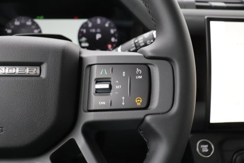 Land Rover Defender 110 P300e X-Dynamic SE | FACELIFT | Luchtvering | ClearSight | Black Pack | Panoramadak | Trekhaak | 360° Camera | Koelbox | ACC