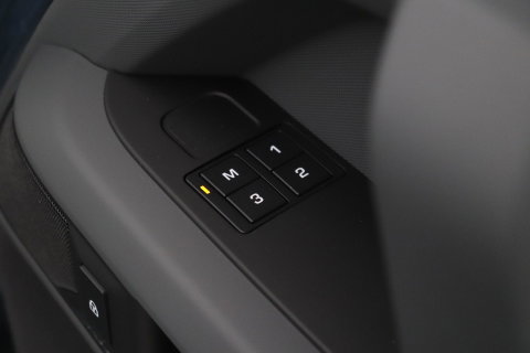 Land Rover Defender 110 P300e X-Dynamic SE | FACELIFT | Luchtvering | ClearSight | Black Pack | Panoramadak | Trekhaak | 360° Camera | Koelbox | ACC