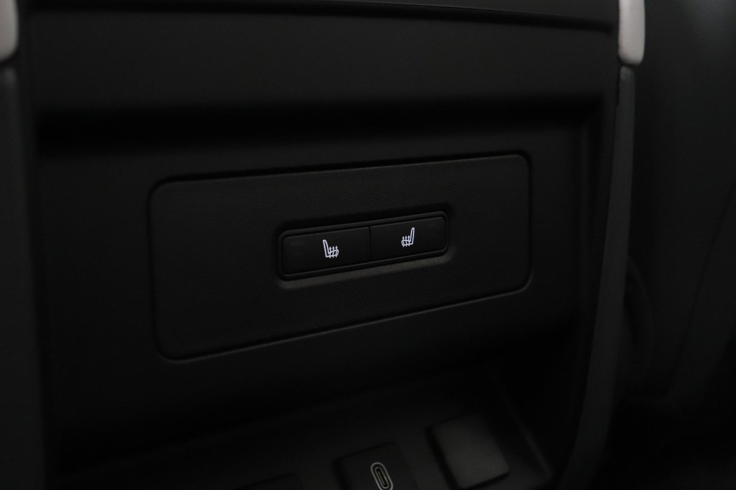 Land Rover Defender 110 P300e X-Dynamic SE | FACELIFT | Luchtvering | ClearSight | Black Pack | Panoramadak | Trekhaak | 360° Camera | Koelbox | ACC