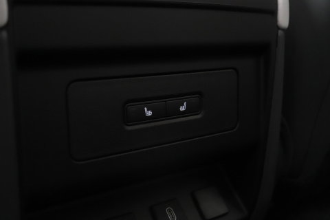 Land Rover Defender 110 P300e X-Dynamic SE | FACELIFT | Luchtvering | ClearSight | Black Pack | Panoramadak | Trekhaak | 360° Camera | Koelbox | ACC
