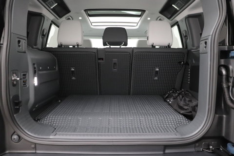 Land Rover Defender 110 P300e X-Dynamic SE | FACELIFT | Luchtvering | ClearSight | Black Pack | Panoramadak | Trekhaak | 360° Camera | Koelbox | ACC