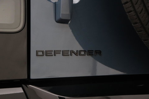 Land Rover Defender 110 P300e X-Dynamic SE | FACELIFT | Luchtvering | ClearSight | Black Pack | Panoramadak | Trekhaak | 360° Camera | Koelbox | ACC