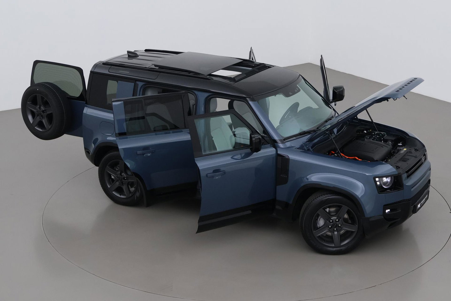 Land Rover Defender 110 P300e X-Dynamic SE | FACELIFT | Luchtvering | ClearSight | Black Pack | Panoramadak | Trekhaak | 360° Camera | Koelbox | ACC