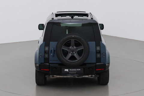Land Rover Defender 110 P300e X-Dynamic SE | FACELIFT | Luchtvering | ClearSight | Black Pack | Panoramadak | Trekhaak | 360° Camera | Koelbox | ACC