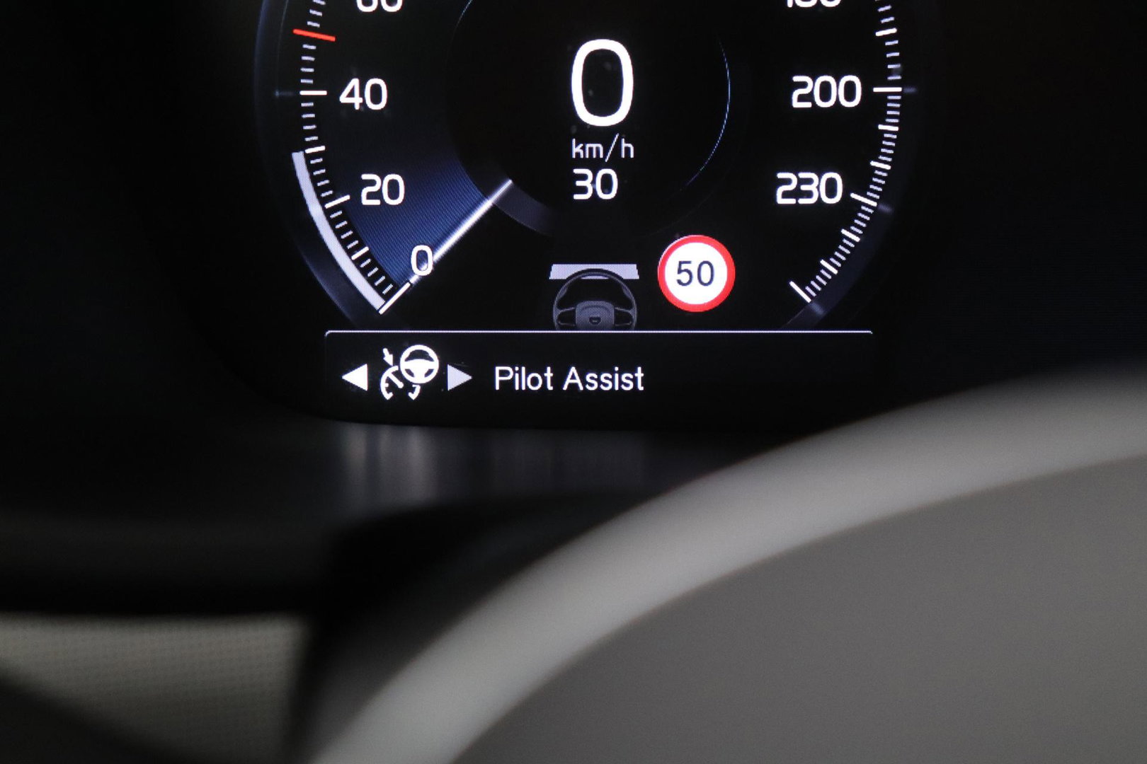 Volvo V90 2.0 T6 AWD R-Design | Panoramadak | Head-Up | Pilot Assist | Camera | Stoel+Stuurverwarming | Keyless | Getint glas | ACC
