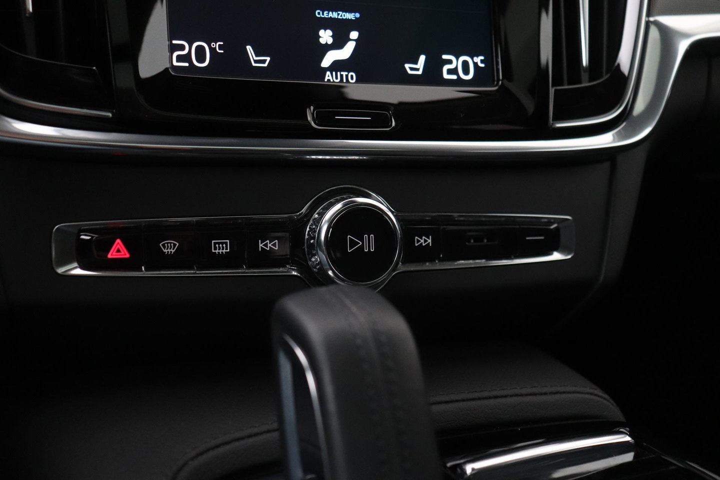 Volvo V90 2.0 T6 AWD R-Design | Panoramadak | Head-Up | Pilot Assist | Camera | Stoel+Stuurverwarming | Keyless | Getint glas | ACC