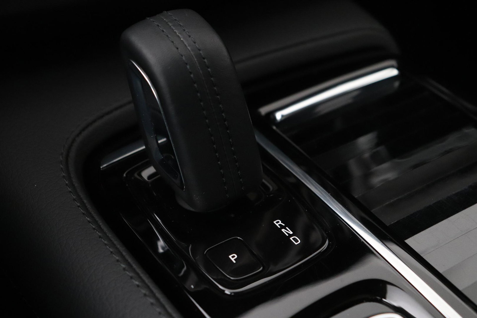 Volvo V90 2.0 T6 AWD R-Design | Panoramadak | Head-Up | Pilot Assist | Camera | Stoel+Stuurverwarming | Keyless | Getint glas | ACC
