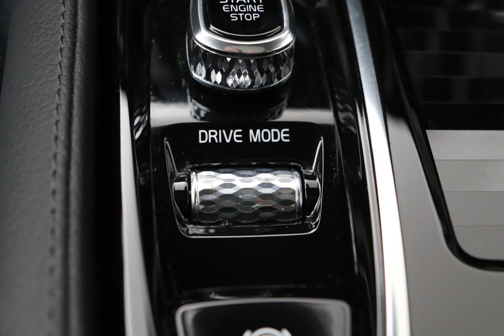Volvo V90 2.0 T6 AWD R-Design | Panoramadak | Head-Up | Pilot Assist | Camera | Stoel+Stuurverwarming | Keyless | Getint glas | ACC