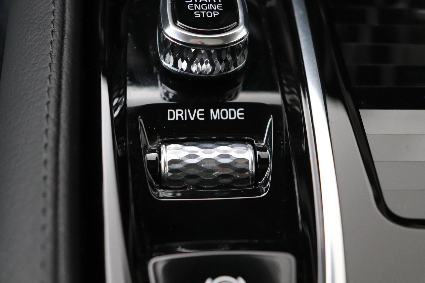 Volvo V90 2.0 T6 AWD R-Design | Panoramadak | Head-Up | Pilot Assist | Camera | Stoel+Stuurverwarming | Keyless | Getint glas | ACC