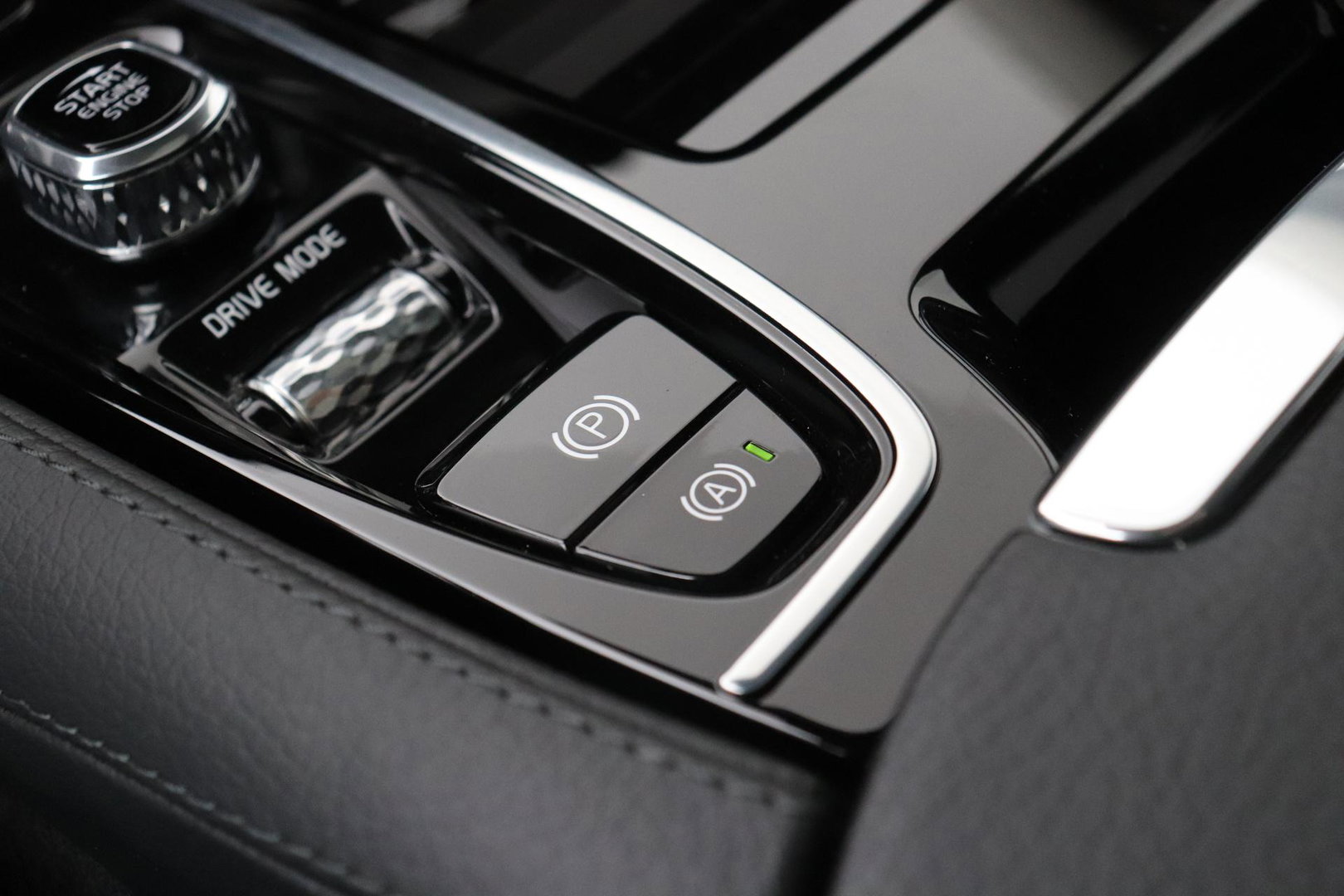 Volvo V90 2.0 T6 AWD R-Design | Panoramadak | Head-Up | Pilot Assist | Camera | Stoel+Stuurverwarming | Keyless | Getint glas | ACC