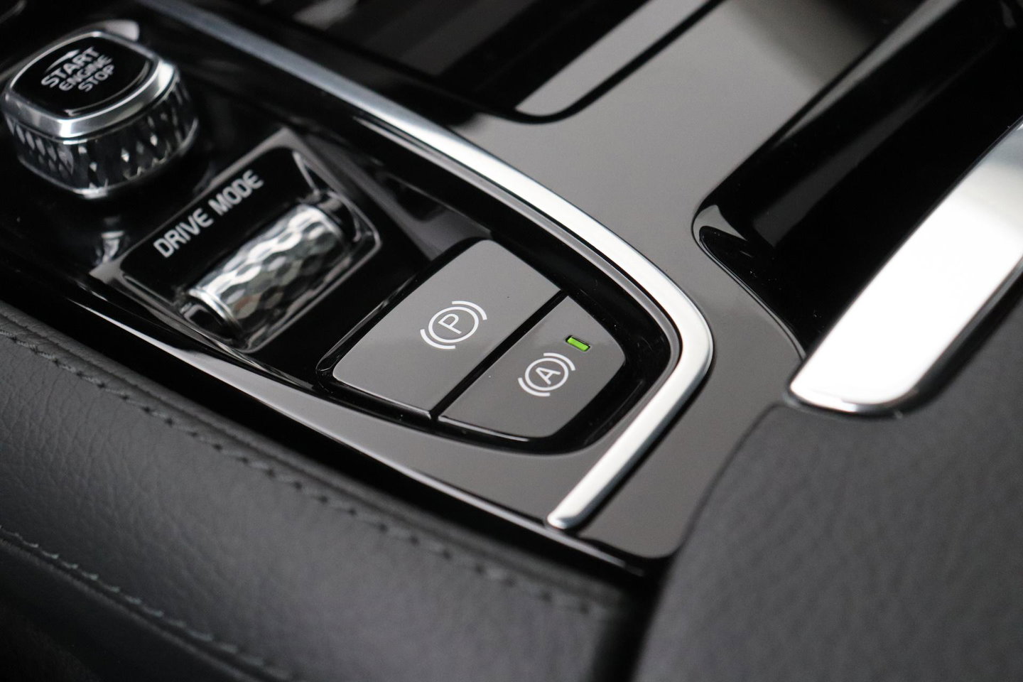 Volvo V90 2.0 T6 AWD R-Design | Panoramadak | Head-Up | Pilot Assist | Camera | Stoel+Stuurverwarming | Keyless | Getint glas | ACC