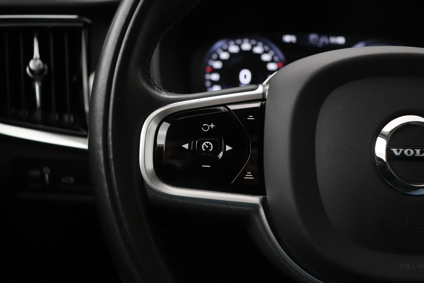Volvo V90 2.0 T6 AWD R-Design | Panoramadak | Head-Up | Pilot Assist | Camera | Stoel+Stuurverwarming | Keyless | Getint glas | ACC