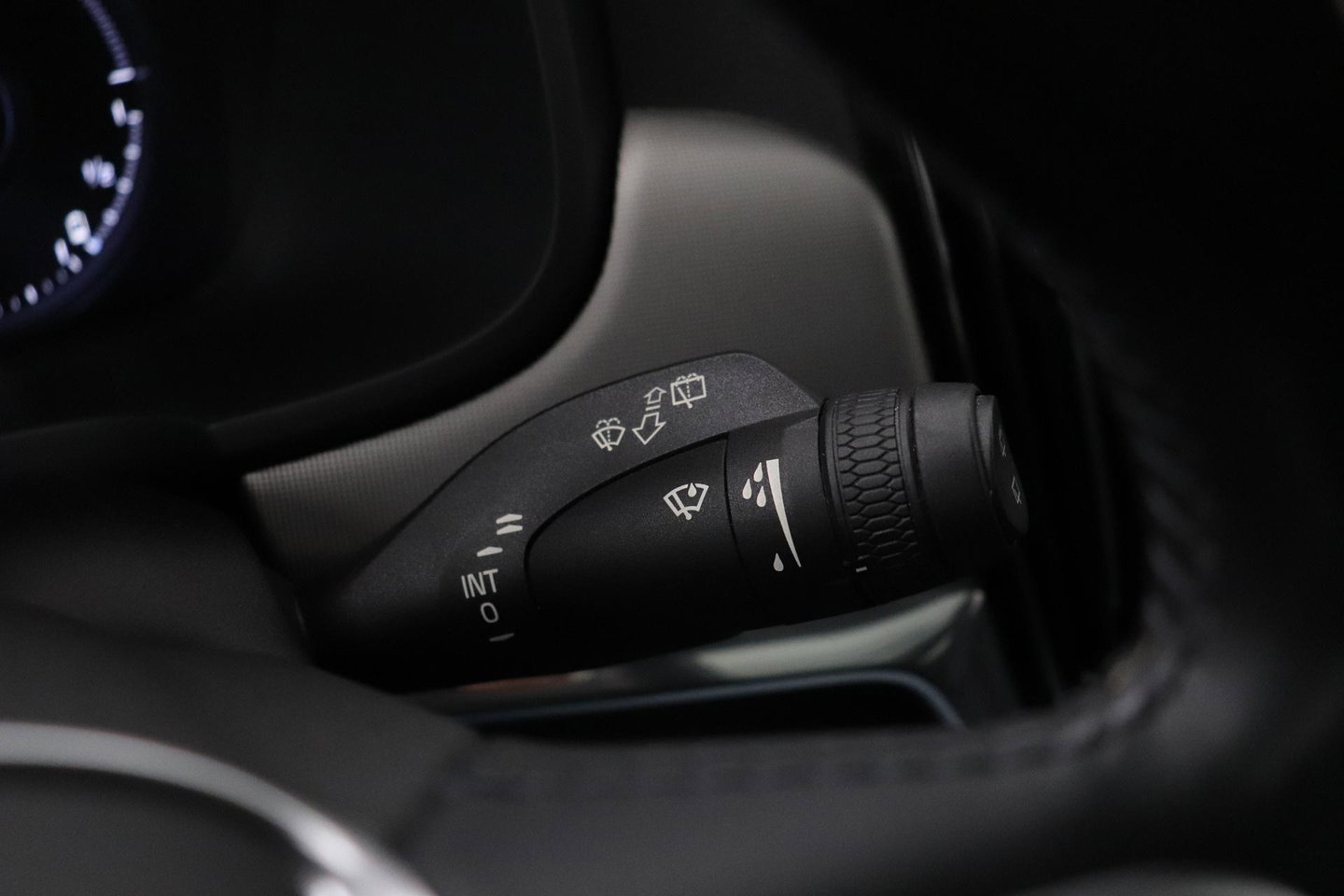 Volvo V90 2.0 T6 AWD R-Design | Panoramadak | Head-Up | Pilot Assist | Camera | Stoel+Stuurverwarming | Keyless | Getint glas | ACC