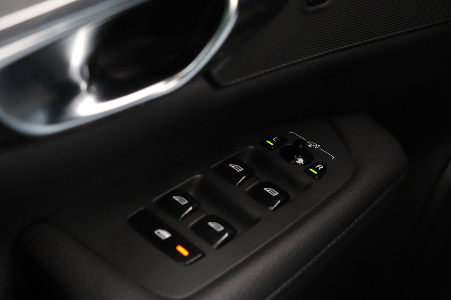 Volvo V90 2.0 T6 AWD R-Design | Panoramadak | Head-Up | Pilot Assist | Camera | Stoel+Stuurverwarming | Keyless | Getint glas | ACC