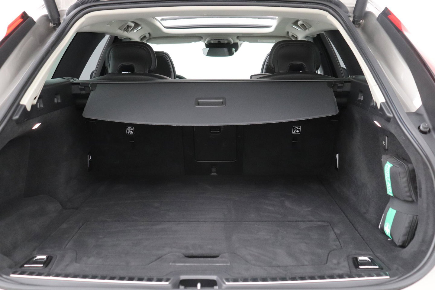 Volvo V90 2.0 T6 AWD R-Design | Panoramadak | Head-Up | Pilot Assist | Camera | Stoel+Stuurverwarming | Keyless | Getint glas | ACC