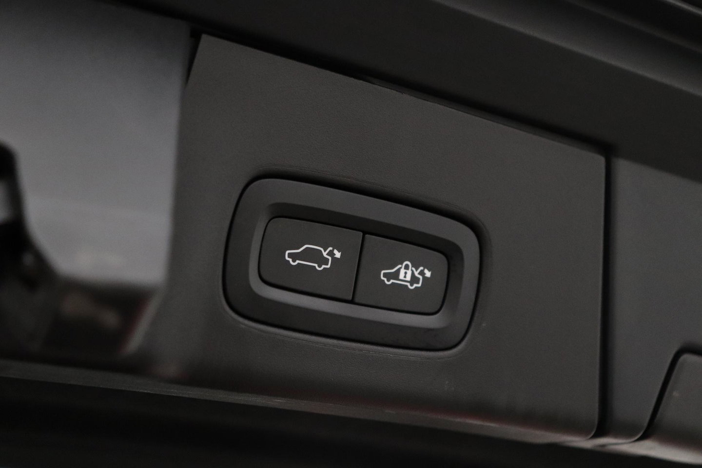 Volvo V90 2.0 T6 AWD R-Design | Panoramadak | Head-Up | Pilot Assist | Camera | Stoel+Stuurverwarming | Keyless | Getint glas | ACC