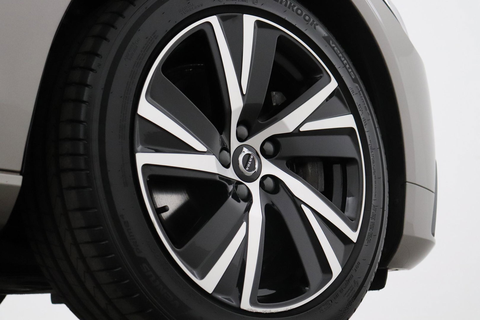 Volvo V90 2.0 T6 AWD R-Design | Panoramadak | Head-Up | Pilot Assist | Camera | Stoel+Stuurverwarming | Keyless | Getint glas | ACC