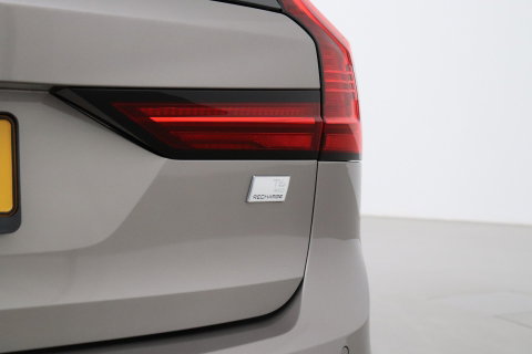 Volvo V90 2.0 T6 AWD R-Design | Panoramadak | Head-Up | Pilot Assist | Camera | Stoel+Stuurverwarming | Keyless | Getint glas | ACC