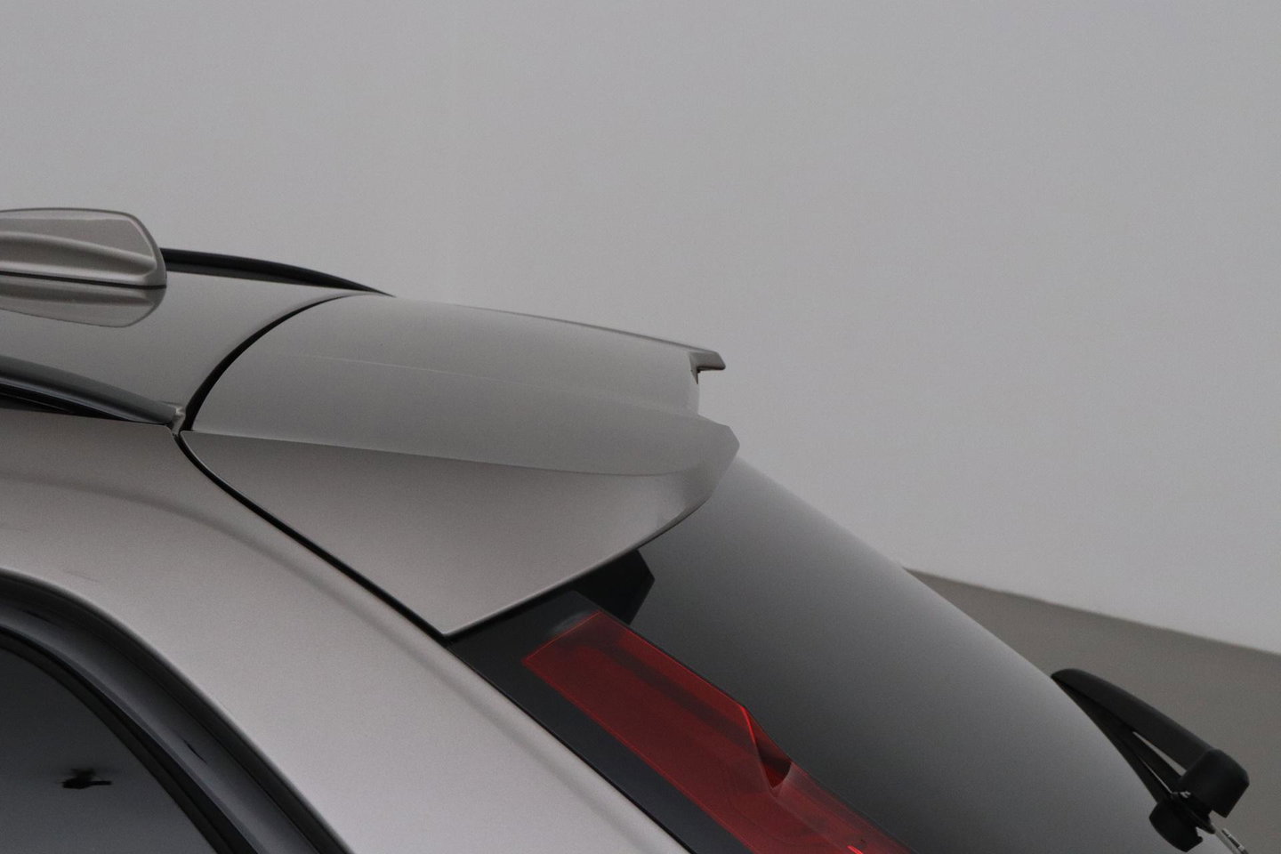 Volvo V90 2.0 T6 AWD R-Design | Panoramadak | Head-Up | Pilot Assist | Camera | Stoel+Stuurverwarming | Keyless | Getint glas | ACC