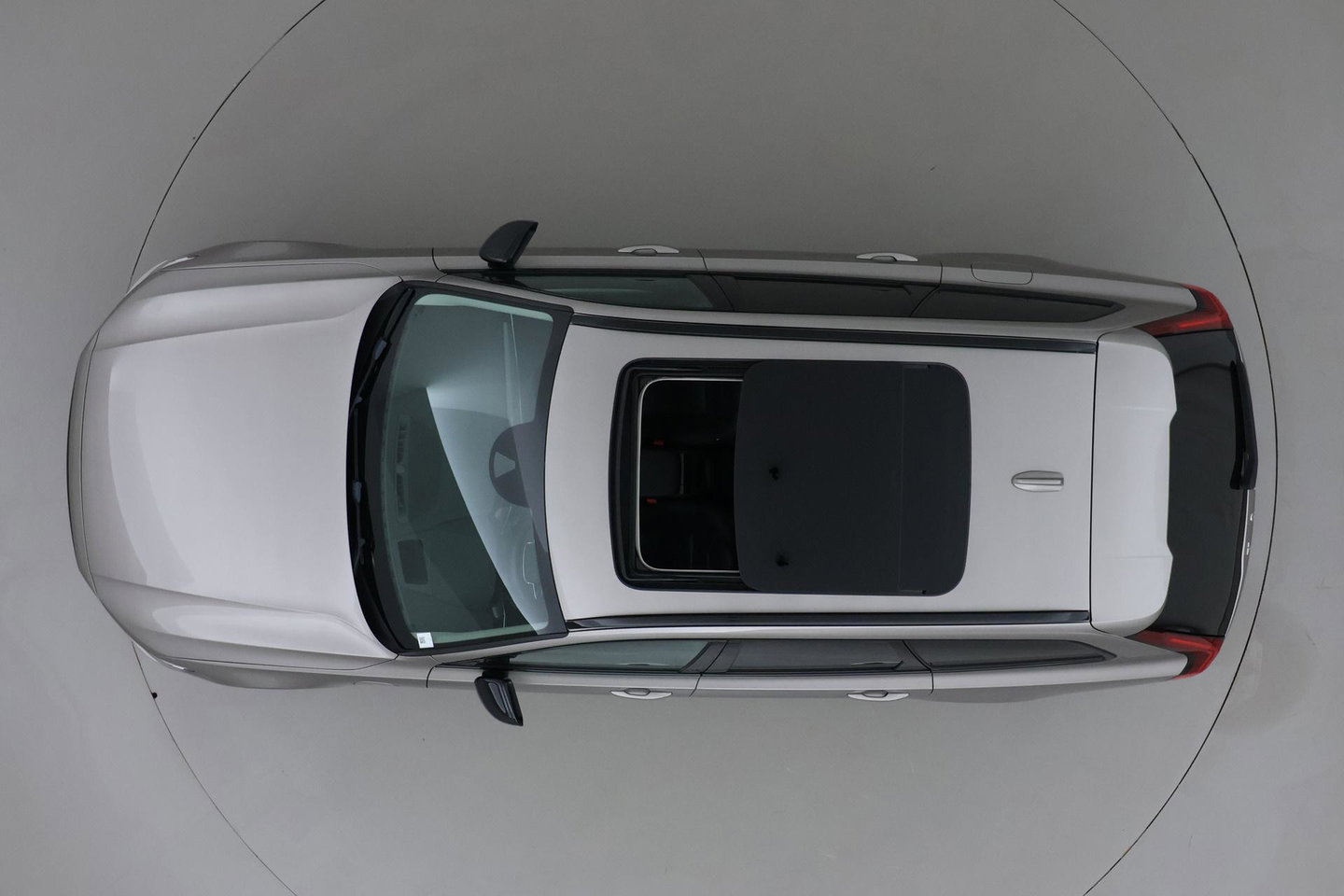Volvo V90 2.0 T6 AWD R-Design | Panoramadak | Head-Up | Pilot Assist | Camera | Stoel+Stuurverwarming | Keyless | Getint glas | ACC