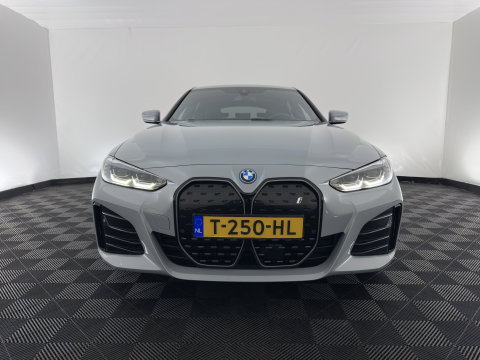 BMW i4 eDrive35 70 kWh M-Sportpack [3-Fase-11kW] (INCL.BTW) *LEATHER-MICROFIBRE | FULL-LED | ADAPTIVE-CRUISE |SPORTSEATS | CAMERA | DAB | DIGI-COCKPIT | NAVI-FULLMAP | AMBIENT-LIGHT | ECC | PDC | CARPLAY | TOWBAR | 18''ALU*