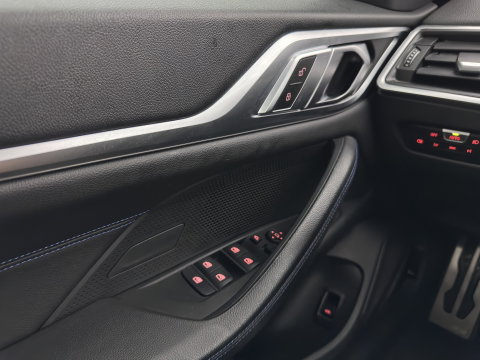 BMW i4 eDrive35 70 kWh M-Sportpack [3-Fase-11kW] (INCL.BTW) *LEATHER-MICROFIBRE | FULL-LED | ADAPTIVE-CRUISE |SPORTSEATS | CAMERA | DAB | DIGI-COCKPIT | NAVI-FULLMAP | AMBIENT-LIGHT | ECC | PDC | CARPLAY | TOWBAR | 18''ALU*